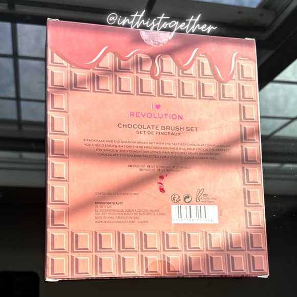 I 🤎 Revolution Melt Me Chocolate Brush Set - Picture 3 of 4